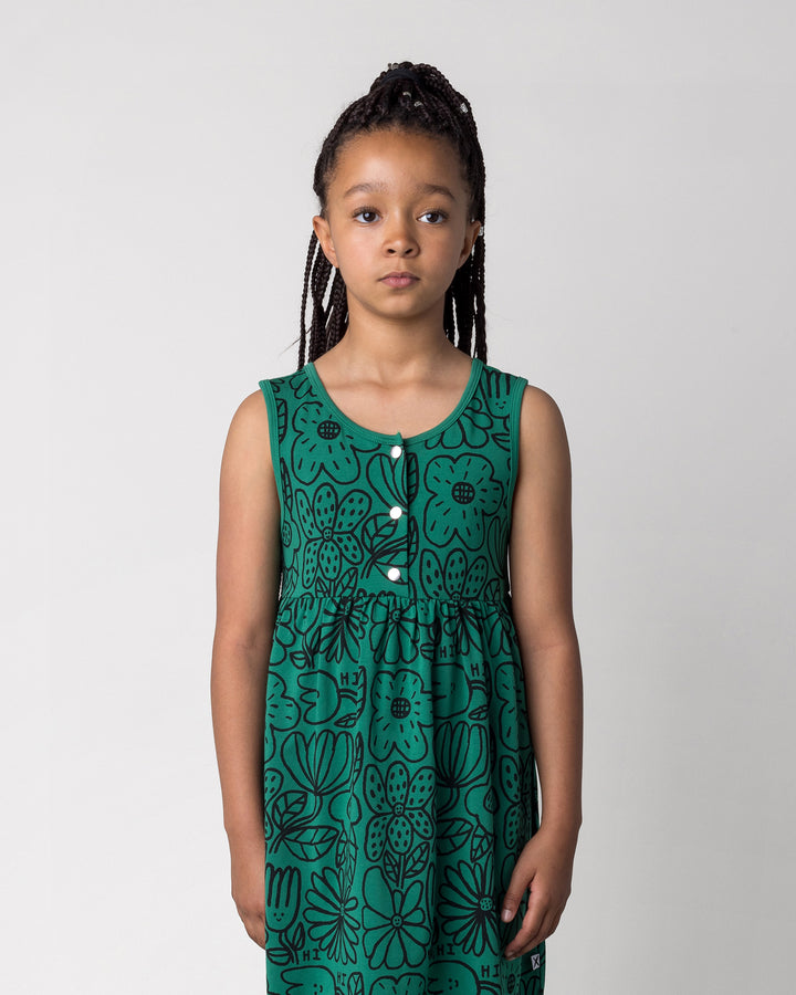 Close up of the Big Flowers Dress in kelly green on a kid, front view