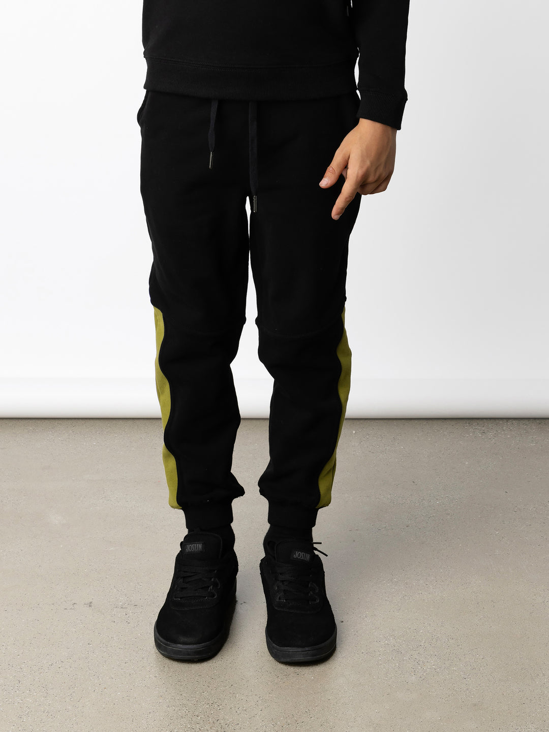Minti kids clothing. Straight leg trackies with contrast side panels, front pockets, elastic waistband and shoelace ties. 330 Gram // Brushed Inside // 95% Cotton // 5% Elastane.