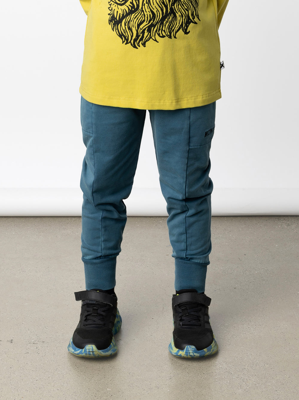 Minti kids clothing. Super cosy slip on trackies with elasticated waistband, drop crotch, super cool side pockets and 2x2 rib cuffs. 260 Gram // 95% Cotton // 5% Elastane.