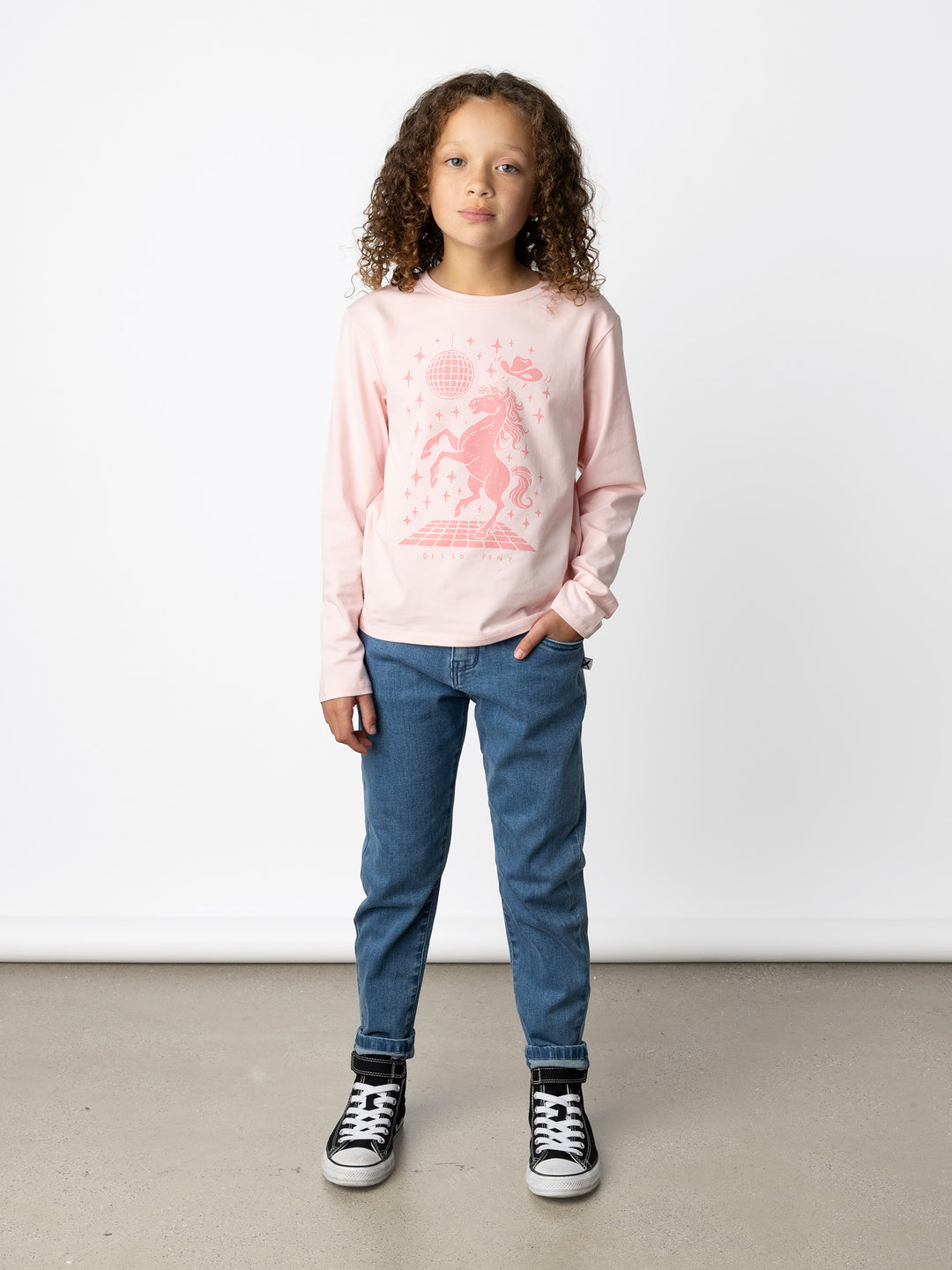 Minti kids clothing. Boxy style long sleeved tee. 190 Gram // 95% Cotton // 5% Elastane.