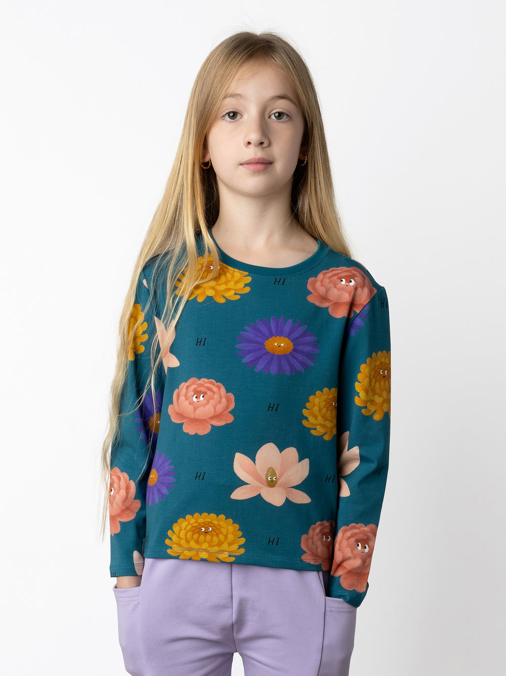 Minti kids clothing. Boxy style long sleeved tee. 190 Gram // 95% Cotton // 5% Elastane.