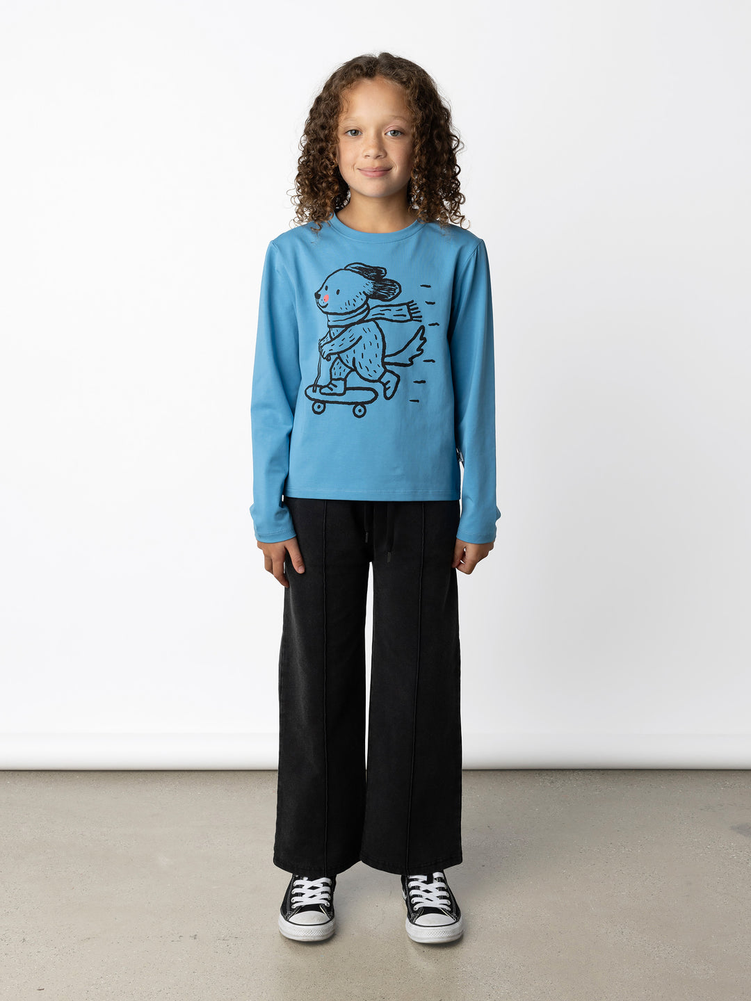Minti kids clothing. Boxy style long sleeved tee. 190 Gram // 95% Cotton // 5% Elastane.
