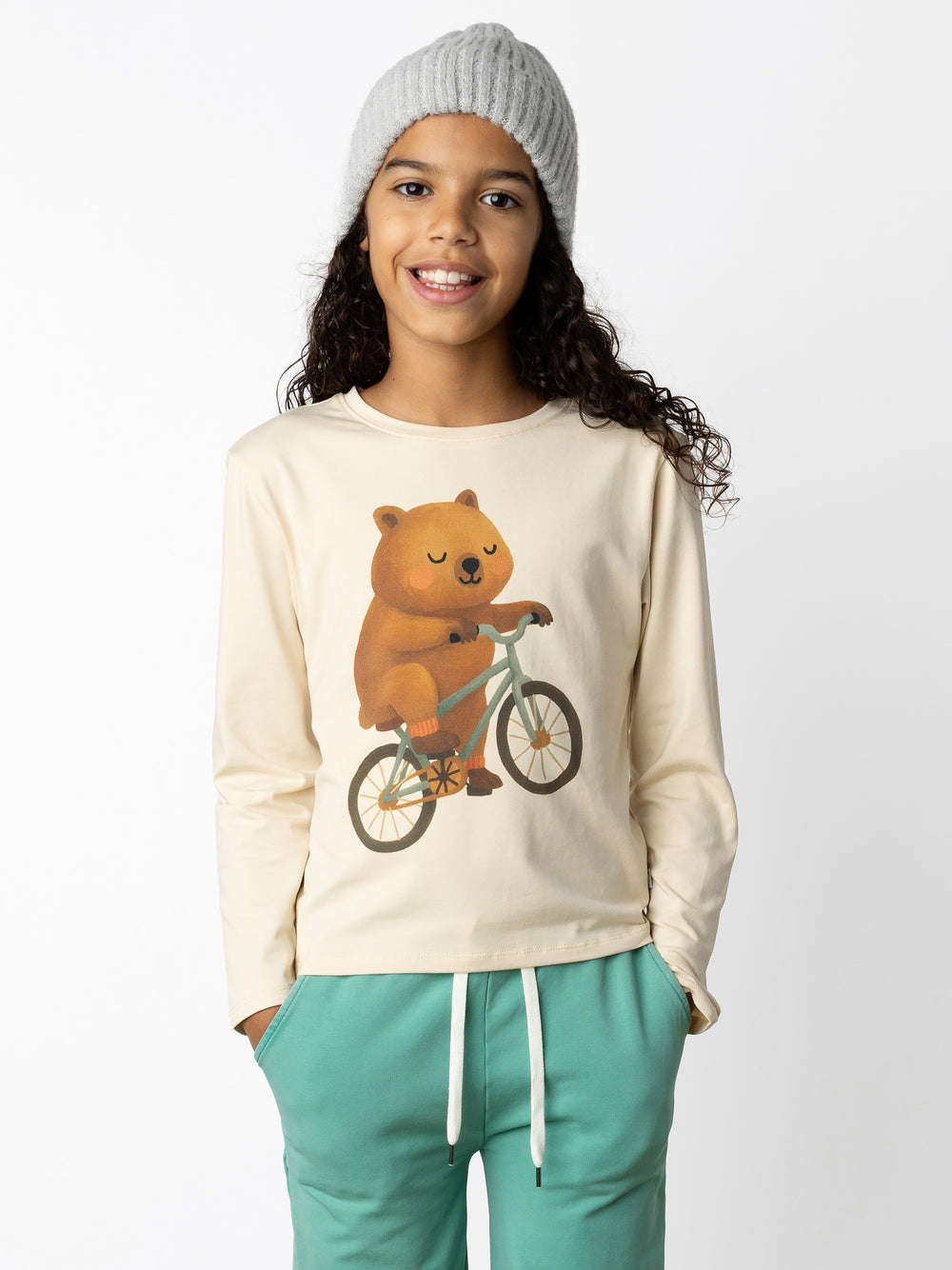 Minti kids clothing. Boxy style long sleeved tee. 190 Gram // 95% Cotton // 5% Elastane.