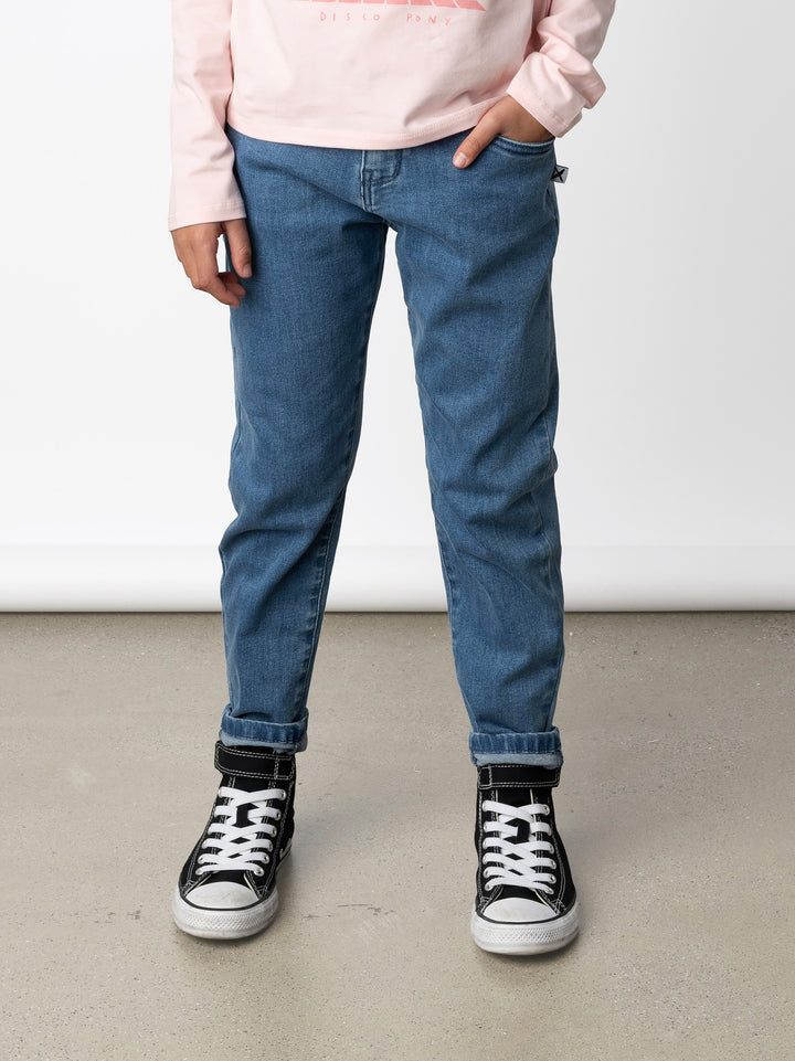 Minti kids clothing. Super cool straight leg denim jeans with front pockets and back pockets. Adjustables in the waistband for sizing. Small embroidery on the back. Super comfy stretch denim. Cotton // Polyester // Elastane.