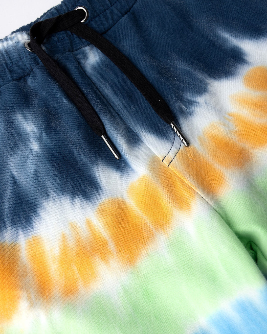Close up detail of the Airwaves Short in navy