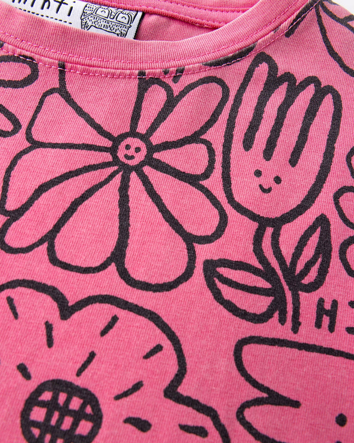 Close up of the Big Flowers Cropped Tee print in pink wash