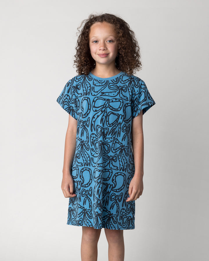 Close up of the Big Bows Dress in blue wash on a kid, front view