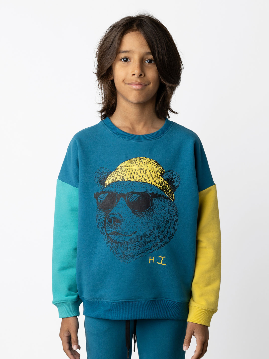 Minti kids clothing. Super cosy oversized fit crew with drop shoulder detail. 2x2 Rib at the neck, hem and cuffs. 330 Gram // Brushed Inside // 95% Cotton // 5% Elastane.