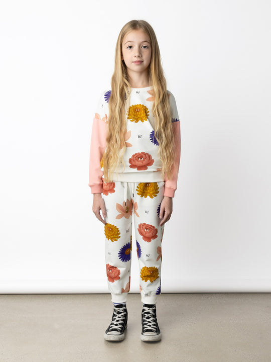 Minti kids clothing. Super cosy oversized fit crew with drop shoulder detail. 2x2 Rib at the neck, hem and cuffs. 320 Gram // 95% Cotton // 5% Elastane.