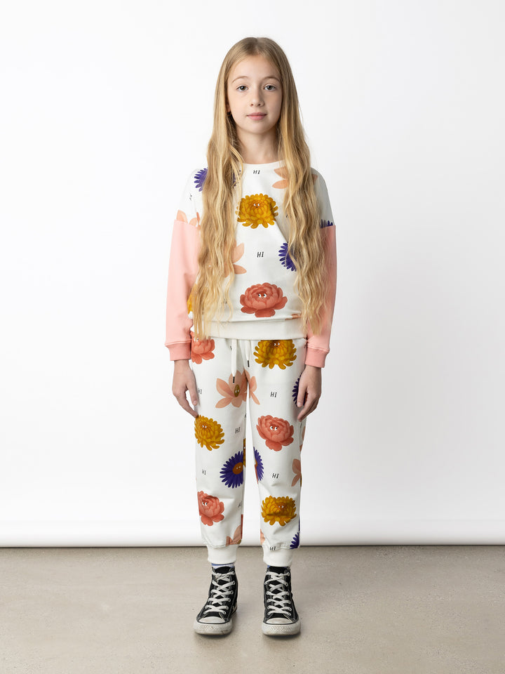 Minti kids clothing. Super cosy oversized fit crew with drop shoulder detail. 2x2 Rib at the neck, hem and cuffs. 320 Gram // 95% Cotton // 5% Elastane.