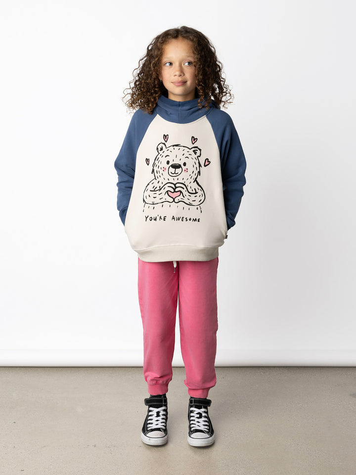 Minti kids clothing. Super soft hoodie with hidden pockets in the side seams. The ribbed-trim hood makes it extra cosy. Soft brushed 'furry' inside. 2x2 Rib at the neck, hem and cuffs. We recommend going up a size for this style. 330 Gram // Brushed Inside // 95% Cotton // 5% Elastane.