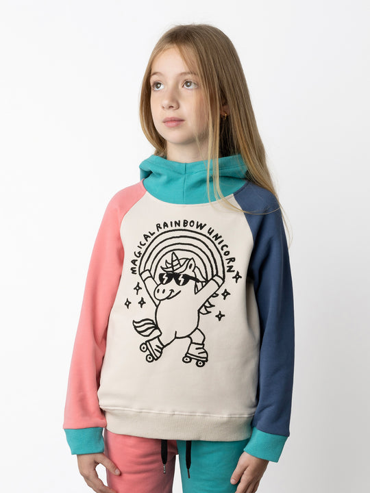 Minti kids clothing. Super soft hoodie with hidden pockets in the side seams. The ribbed-trim hood makes it extra cosy. Soft brushed 'furry' inside. 2x2 Rib at the neck, hem and cuffs. We recommend going up a size for this style. 330 Gram // Brushed Inside // 95% Cotton // 5% Elastane.