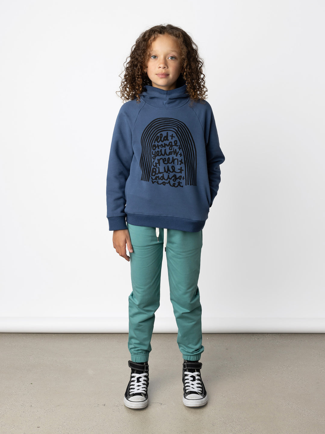 Minti kids clothing. Super soft hoodie with hidden pockets in the side seams. The ribbed-trim hood makes it extra cosy. Soft brushed 'furry' inside. 2x2 Rib at the neck, hem and cuffs. We recommend going up a size for this style. 330 Gram // Brushed Inside // 95% Cotton // 5% Elastane.