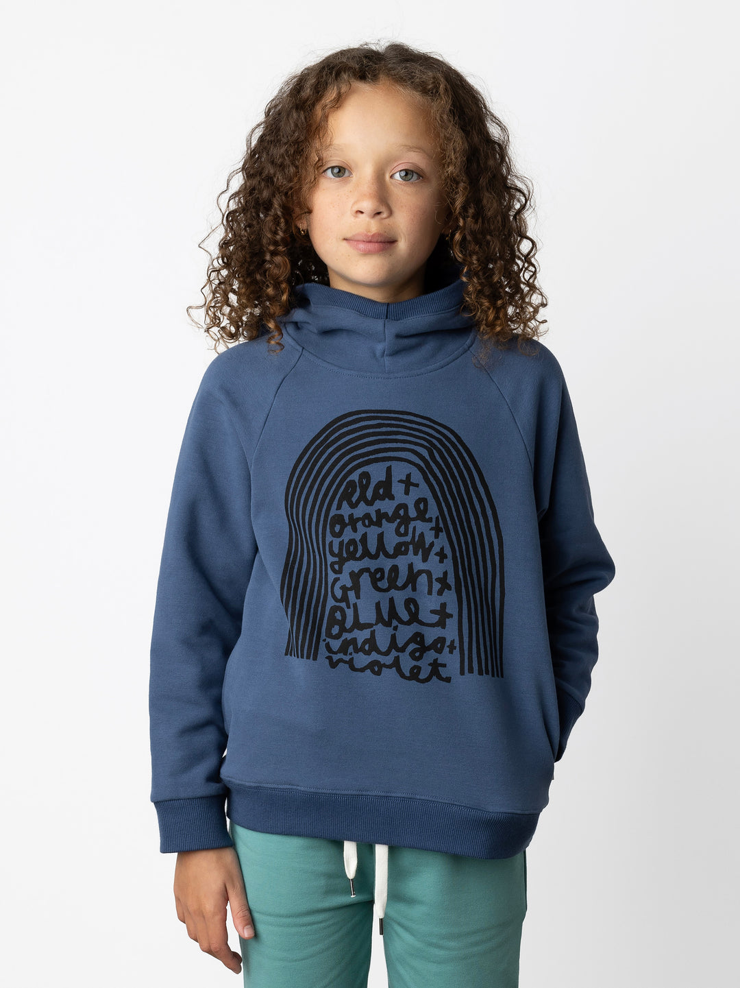 Minti kids clothing. Super soft hoodie with hidden pockets in the side seams. The ribbed-trim hood makes it extra cosy. Soft brushed 'furry' inside. 2x2 Rib at the neck, hem and cuffs. We recommend going up a size for this style. 330 Gram // Brushed Inside // 95% Cotton // 5% Elastane.