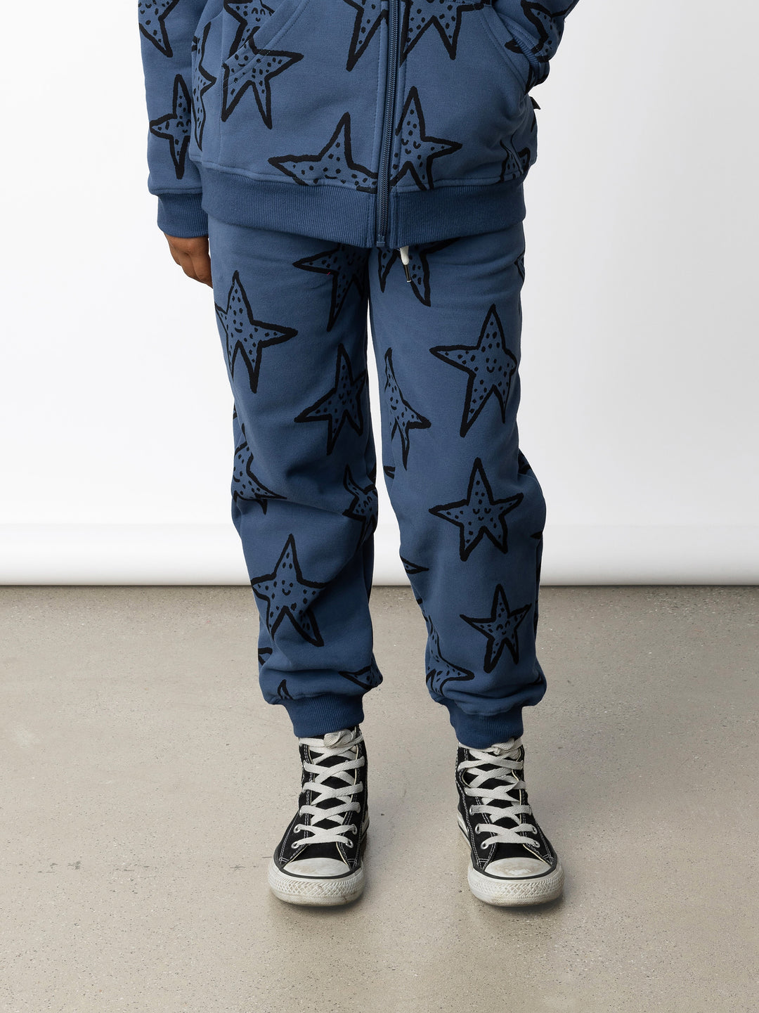 Minti kids clothing. Relaxed fit trackies with cosy side pockets, elasticated waistband, shoelace cord and 2x2 Rib cuffs. 330 Gram // Brushed Inside // 95% Cotton // 5% Elastane.