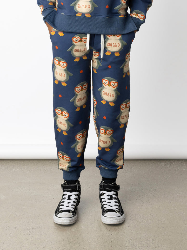 Minti kids clothing. Relaxed fit trackies with cosy side pockets, elasticated waistband, shoelace cord and 2x2 Rib cuffs. 320 Gram // 95% Cotton // 5% Elastane.