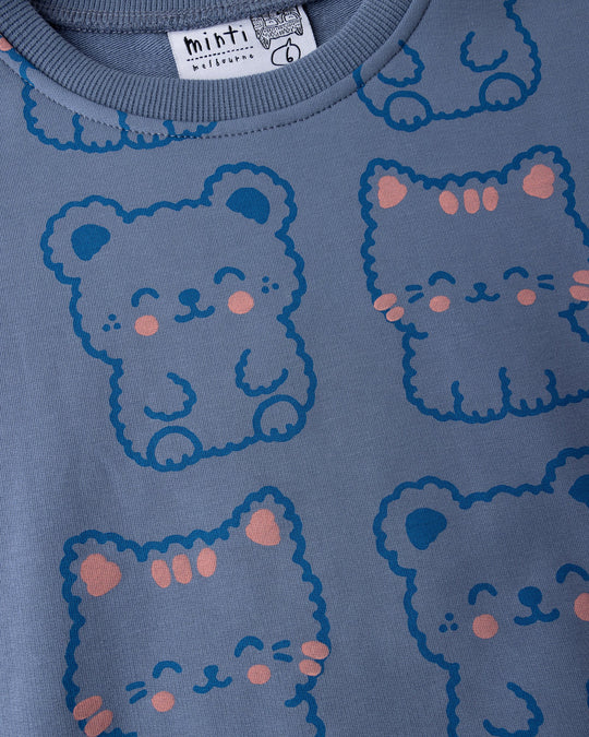 Close up of the Hi Cat Bear Short Sleeve Crew print in cornflower and pink