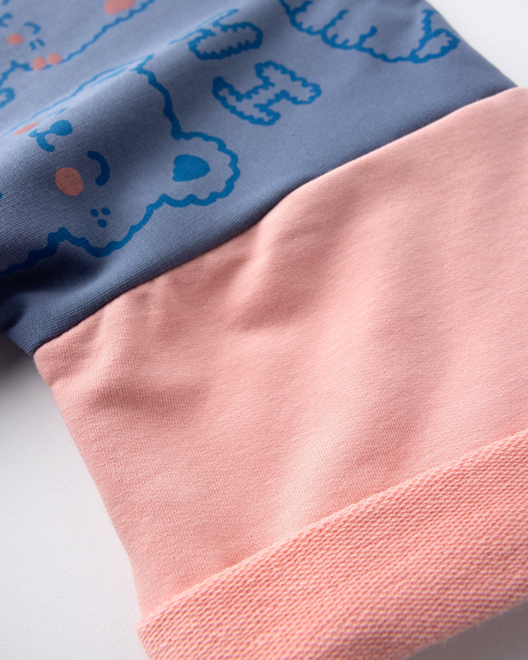 Close up detail of the Hi Cat Bear Short Sleeve Crew in cornflower and pink