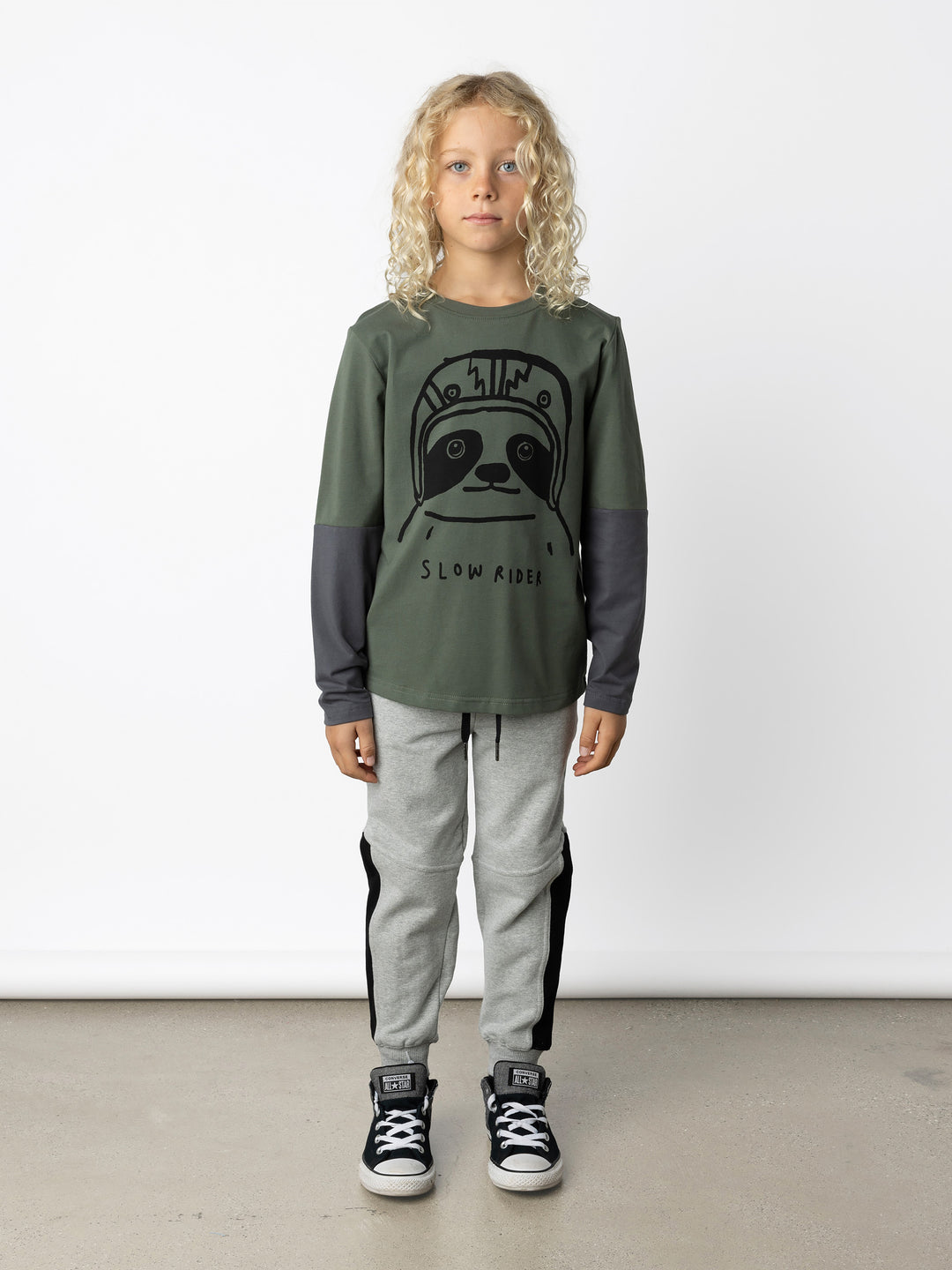 Minti kids clothing. Cosy and comfy tee with contrast sleeve panels for a cool pop of colour. 190 Gram // 95% Cotton // 5% Elastane