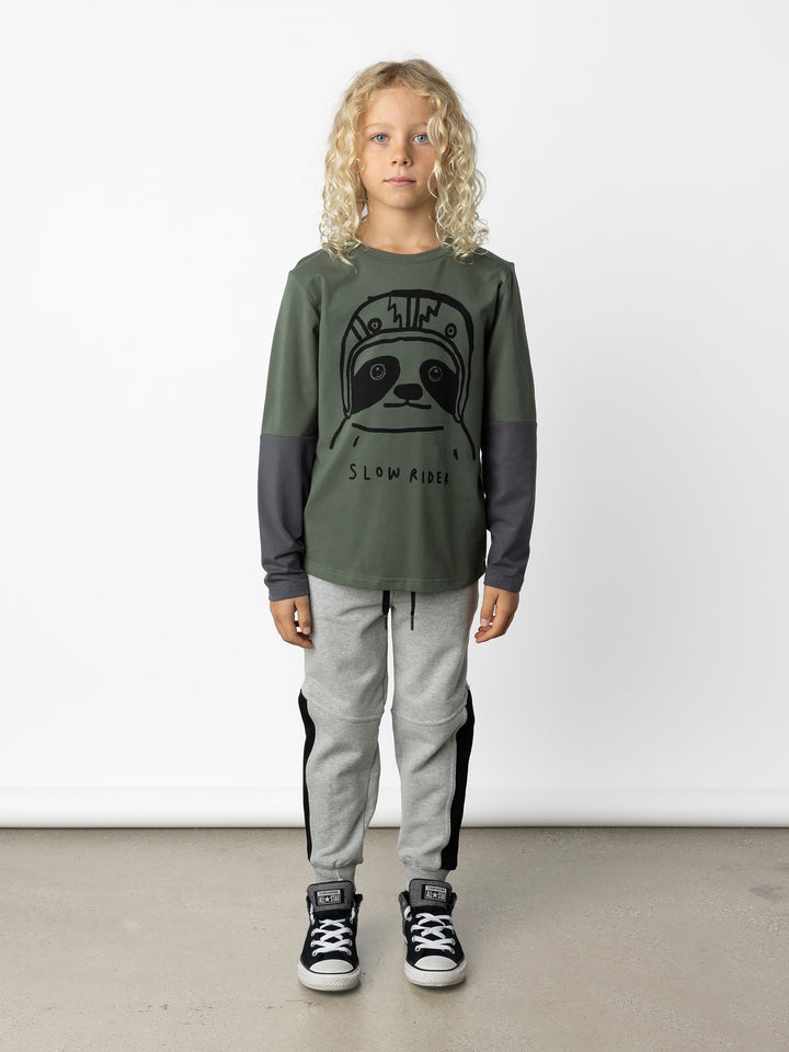 Minti kids clothing. Cosy and comfy tee with contrast sleeve panels for a cool pop of colour. 190 Gram // 95% Cotton // 5% Elastane