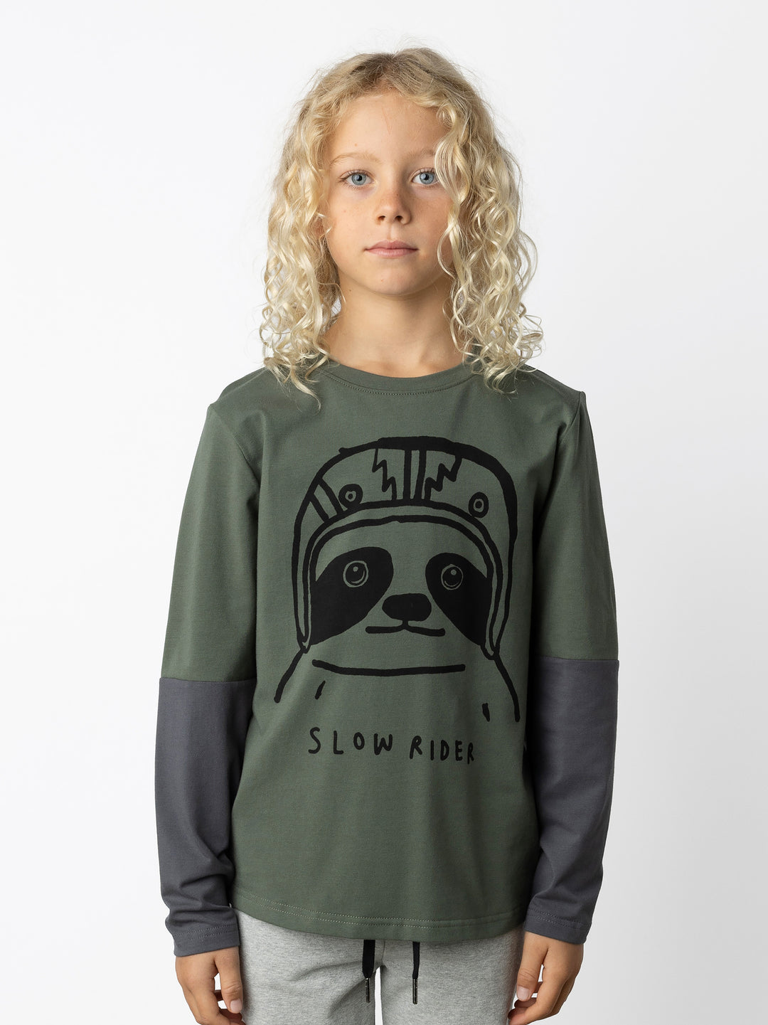 Minti kids clothing. Cosy and comfy tee with contrast sleeve panels for a cool pop of colour. 190 Gram // 95% Cotton // 5% Elastane