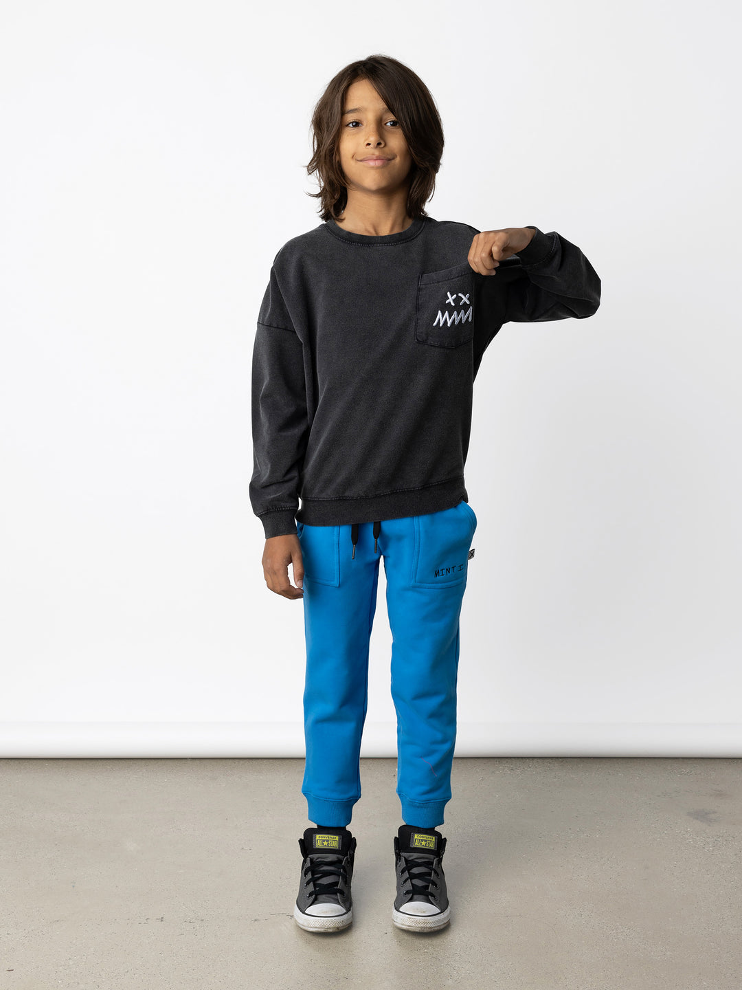 Minti kids clothing. Super cosy oversized fit crew with drop shoulder detail and cool front pocket. 2x2 Rib at the neck, hem and cuffs. 260 Gram // 95% Cotton // 5% Elastane.