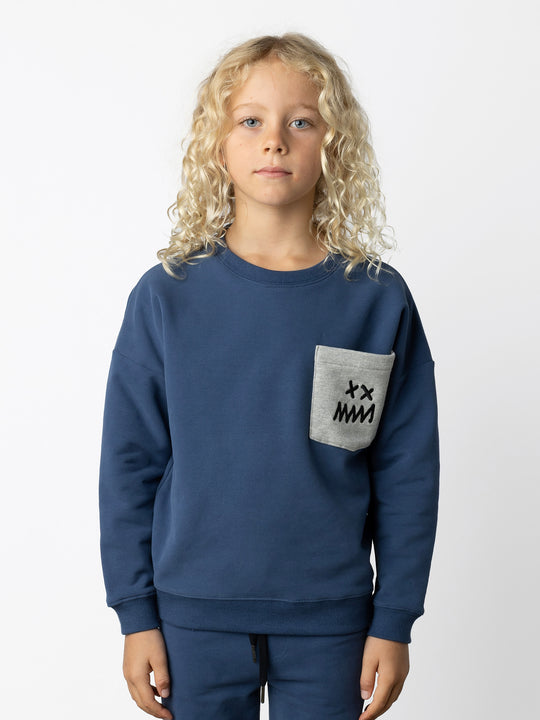 Minti kids clothing. Super cosy oversized fit crew with drop shoulder detail and cool front pocket. 2x2 Rib at the neck, hem and cuffs. 330 Gram // Brushed Inside // 95% Cotton // 5% Elastane.