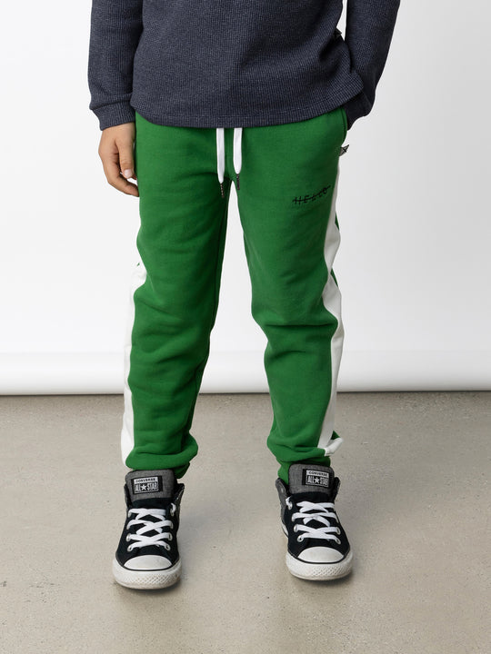 Minti kids clothing. Slim leg trackies with super cool contrast side panel! Front pockets, one back pocket, 2x2 rib elasticated waistband with shoelace tie. 2x2 rib cuffs. Small tonal Minti embroidery on the front. 330 Gram // Brushed Inside // 95% Cotton // 5% Elastane.