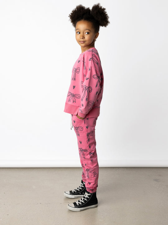 Minti kids clothing. Super cosy crew with drop shoulder detail and split hem. 2x2 Rib at the neck and hem. 260 Gram // 95% Cotton // 5% Elastane.