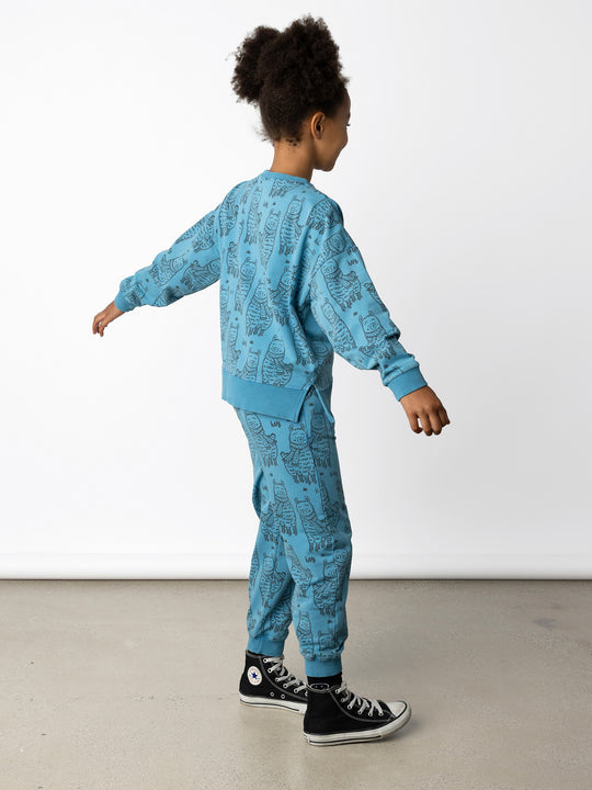 Minti kids clothing. Super cosy crew with drop shoulder detail and split hem. 2x2 Rib at the neck and hem. 260 Gram // 95% Cotton // 5% Elastane.