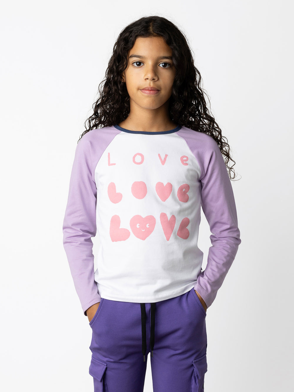 Minti kids clothing. Luxe raglan tee with contrast sleeves and neck. 190 Gram // 95% Cotton // 5% Elastane.