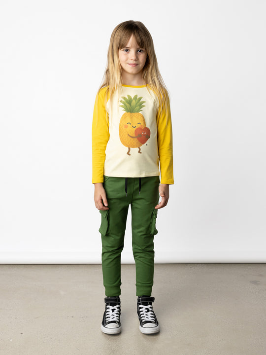Minti kids clothing. Luxe raglan tee with contrast sleeves and neck. 190 Gram // 95% Cotton // 5% Elastane.