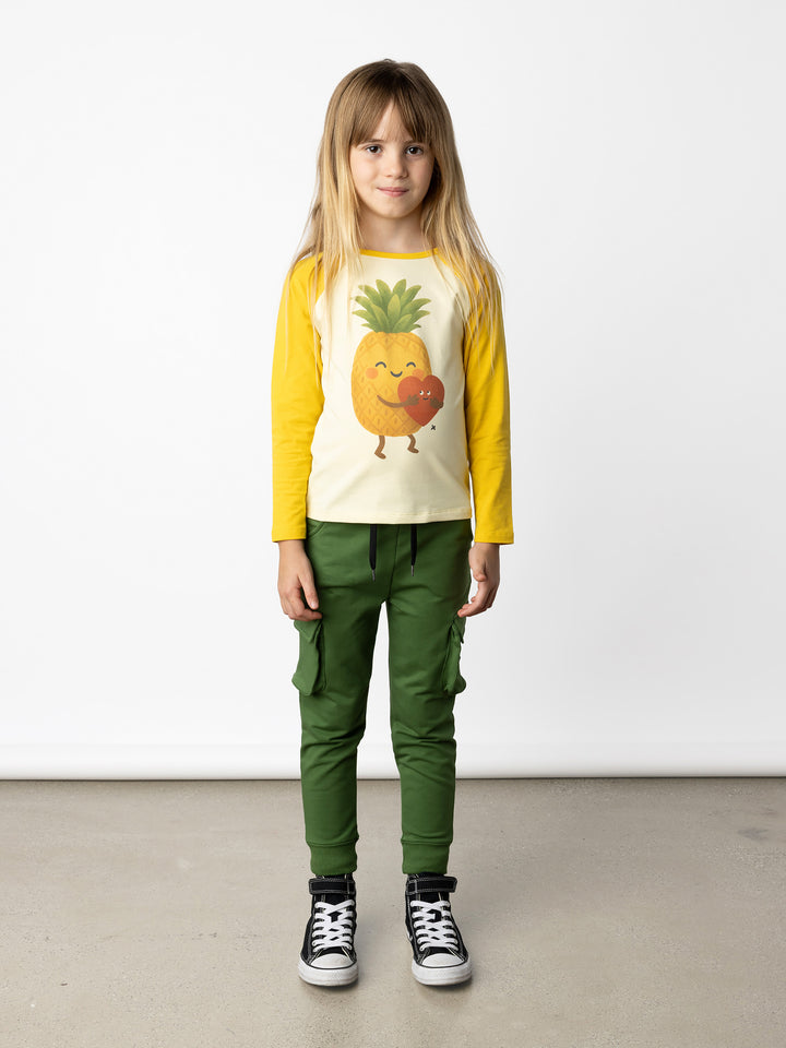 Minti kids clothing. Luxe raglan tee with contrast sleeves and neck. 190 Gram // 95% Cotton // 5% Elastane.