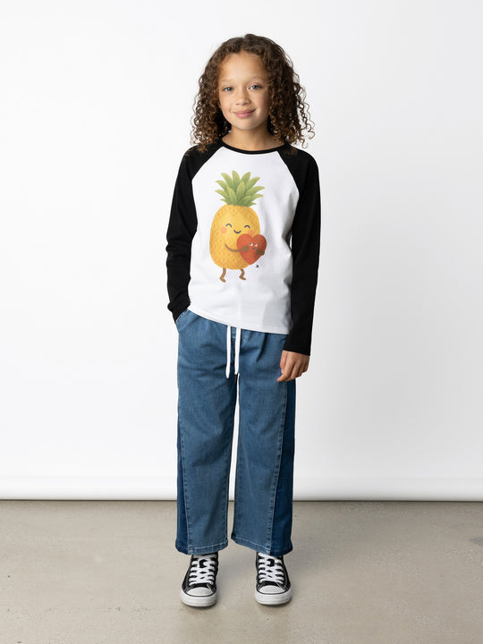 Minti kids clothing. Luxe raglan tee with contrast sleeves and neck. 190 Gram // 95% Cotton // 5% Elastane.