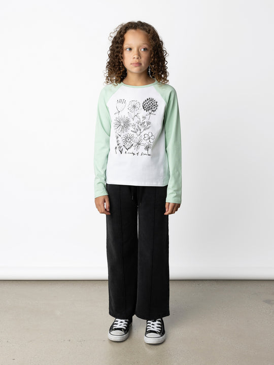 Minti kids clothing. Luxe raglan tee with contrast sleeves and neck. 190 Gram // 95% Cotton // 5% Elastane.