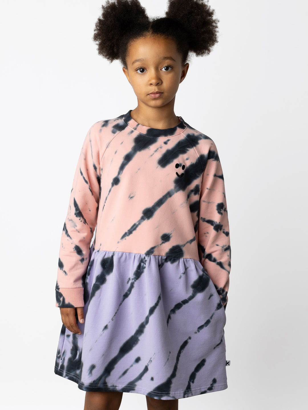 Minti kids clothing. Sweatshirting dress with raglan sleeves, ruched skirt seam and hidden side pockets. 320 Gram // 95% Cotton // 5% Elastane.