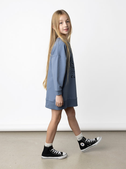 Minti kids clothing. Super cosy sweatshirting weight dress with drop shoulder detail. 2x2 Rib at the neck, hem and cuffs. Hidden side pockets. 320 Gram // 95% Cotton // 5% Elastane.