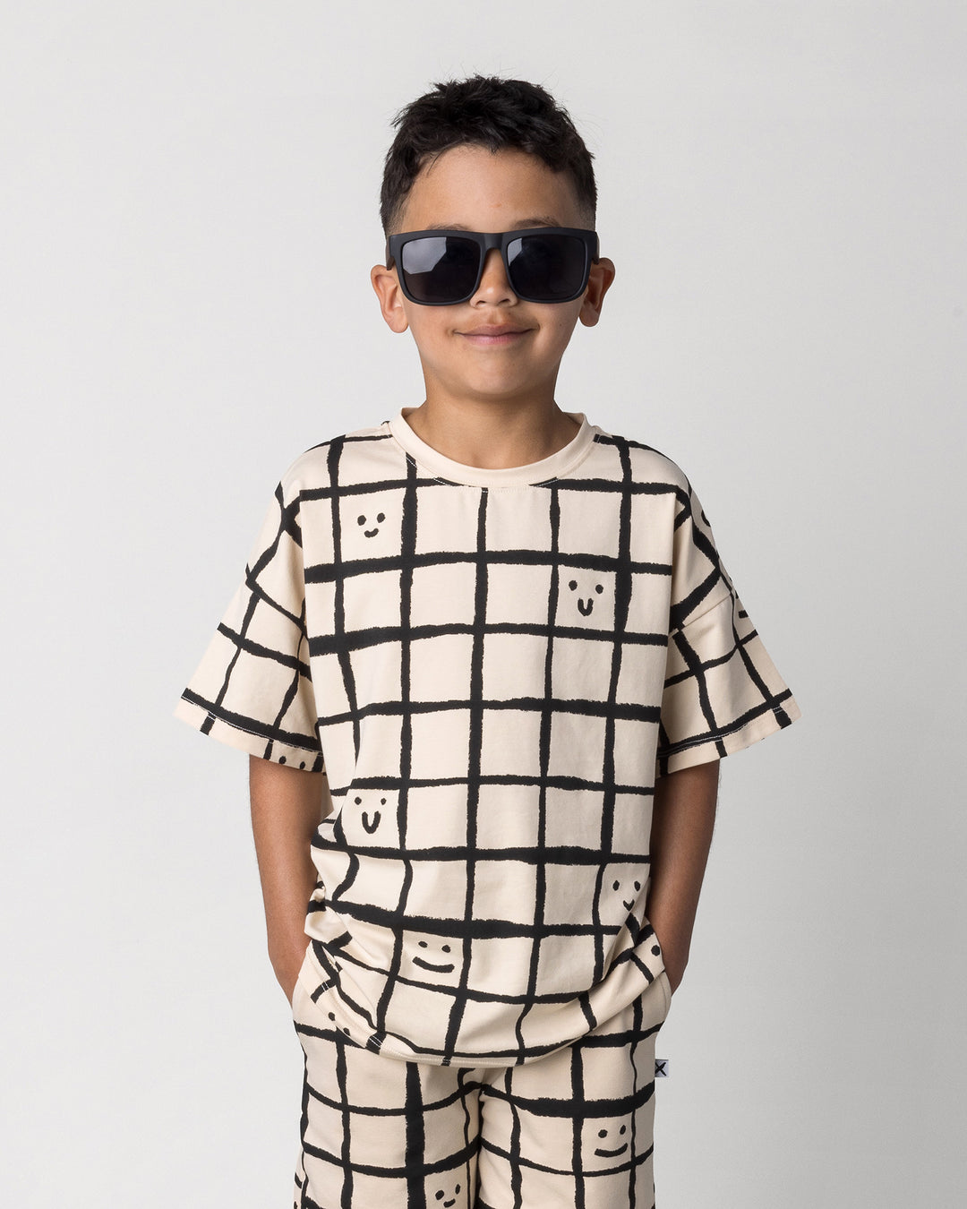Close up of the Happy Squares Tee in beige on a kid, front view