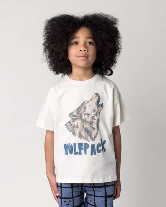 Close up of the Wolfpack Tee in cream on a kid, front view