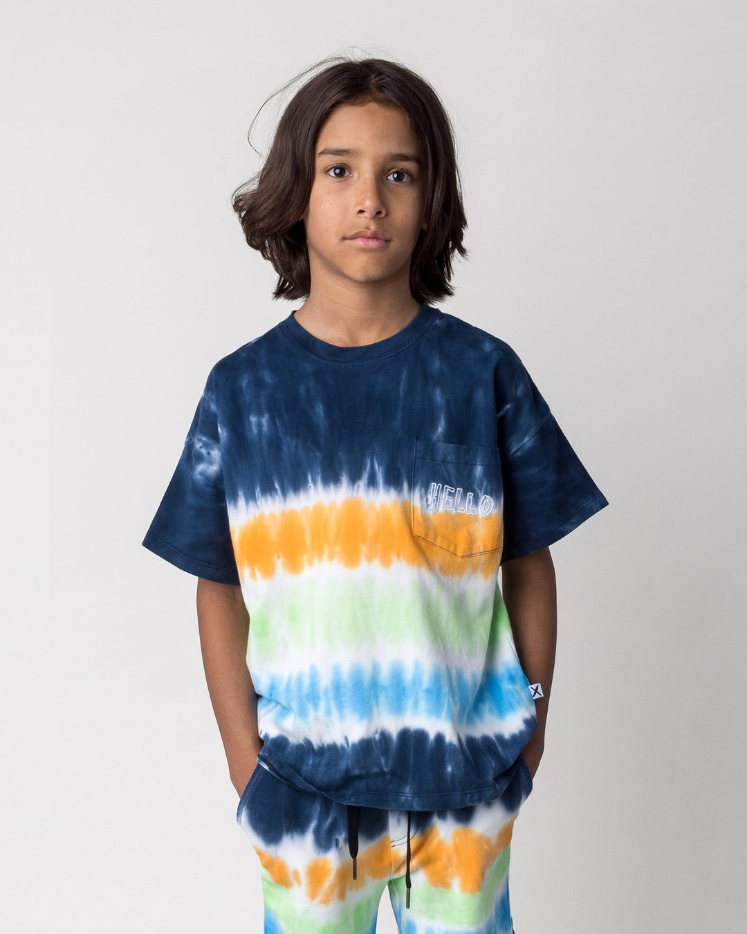 Close up of the Airwaves Tee in navy on a kid, front view