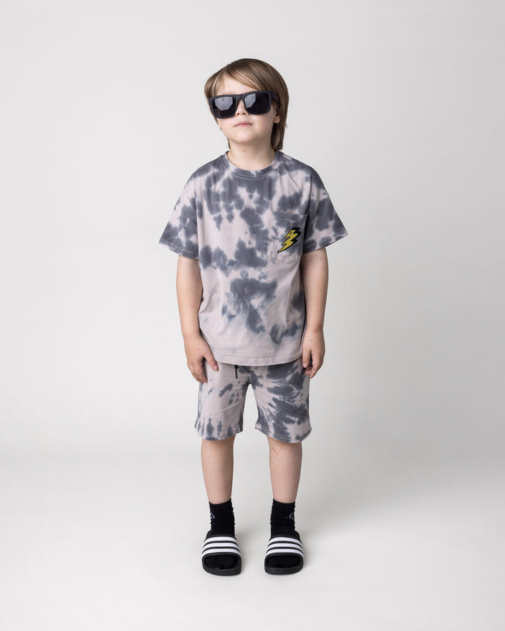 Kid wearing the Splatter Tee in grey with the Splatter Short in grey, front view