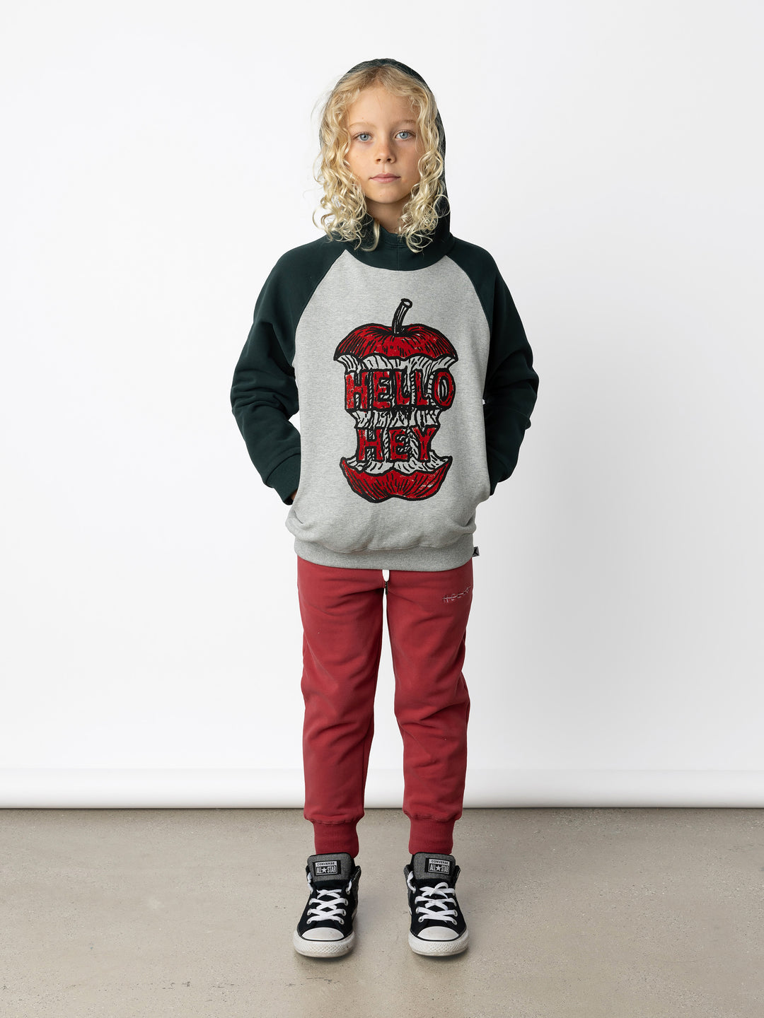 Minti kids clothing. Super comfy hoodie with side pockets and higher neck - perfect for cold days! 330 Gram // Brushed Inside // 95% Cotton // 5% Elastane.