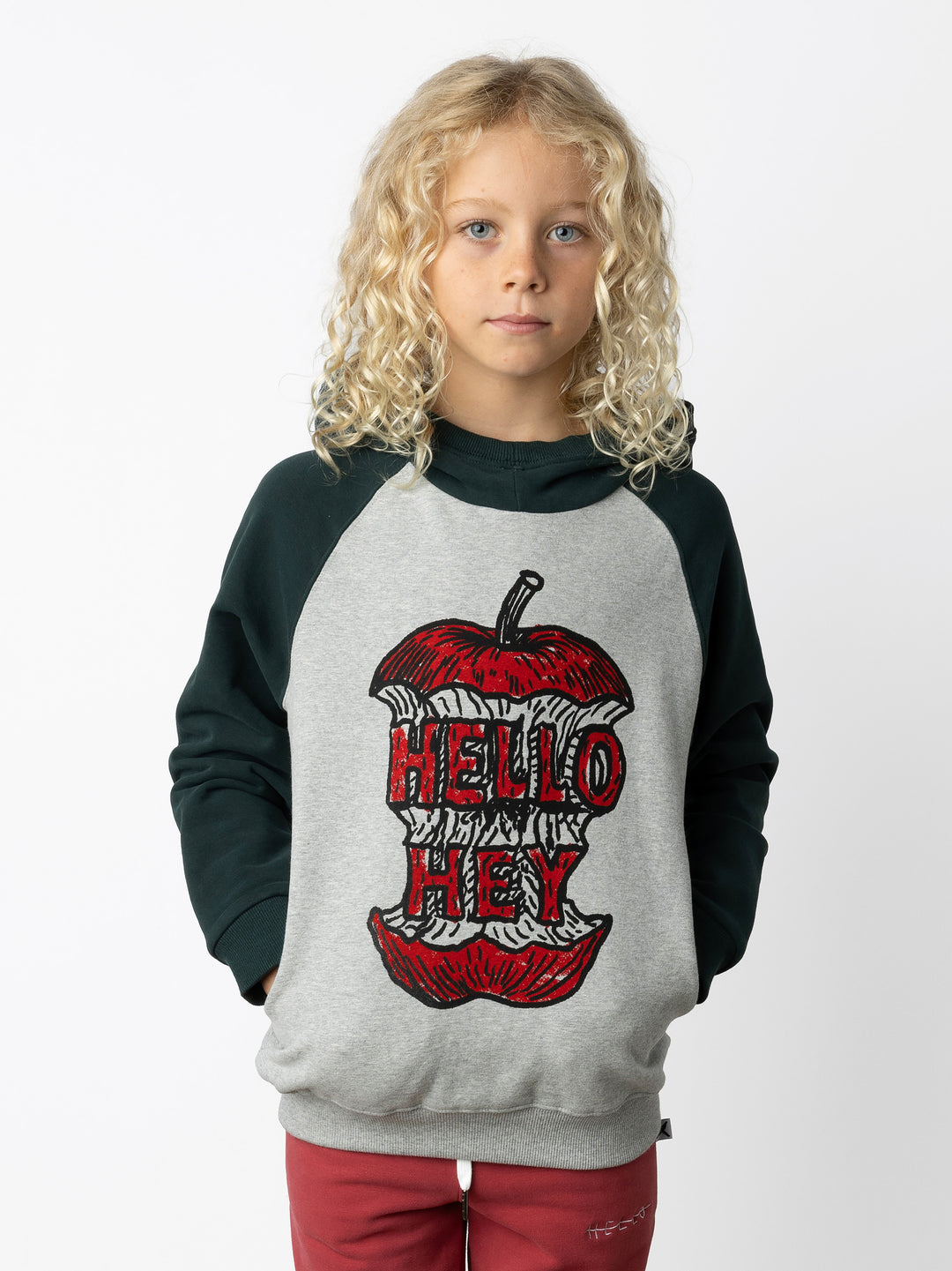 Minti kids clothing. Super comfy hoodie with side pockets and higher neck - perfect for cold days! 330 Gram // Brushed Inside // 95% Cotton // 5% Elastane.