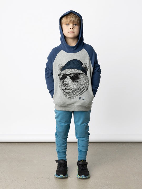 Minti kids clothing. Super comfy hoodie with side pockets and higher neck - perfect for cold days! 330 Gram // Brushed Inside // 95% Cotton // 5% Elastane.