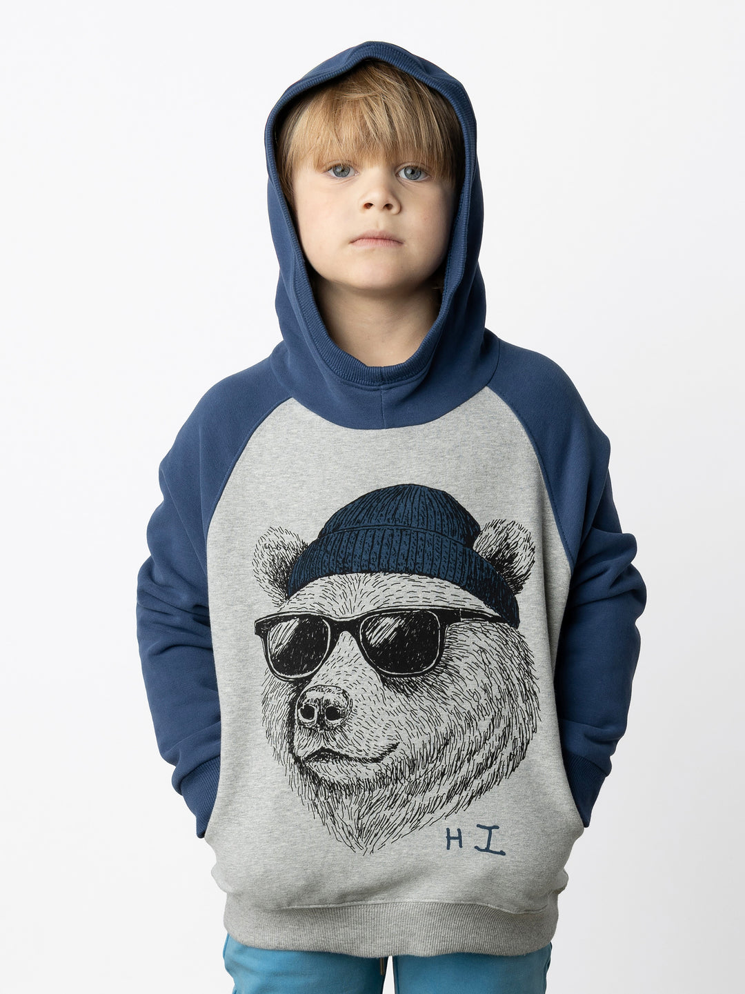 Minti kids clothing. Super comfy hoodie with side pockets and higher neck - perfect for cold days! 330 Gram // Brushed Inside // 95% Cotton // 5% Elastane.