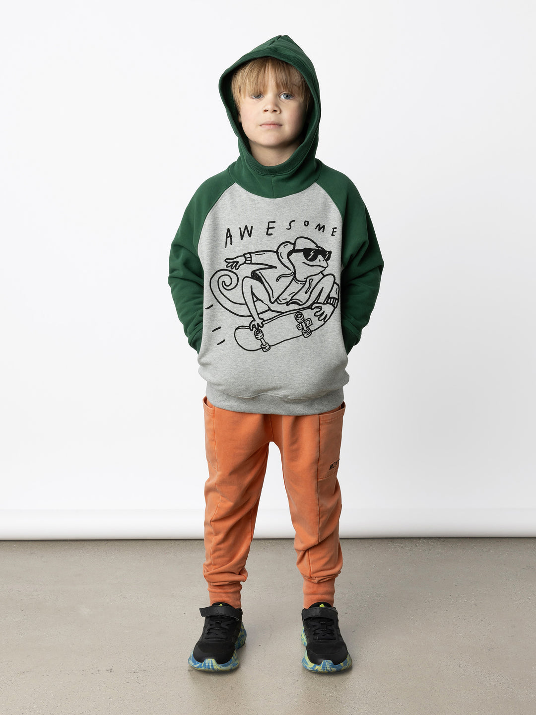 Minti kids clothing. Super comfy hoodie with side pockets and higher neck - perfect for cold days! 330 Gram // Brushed Inside // 95% Cotton // 5% Elastane.