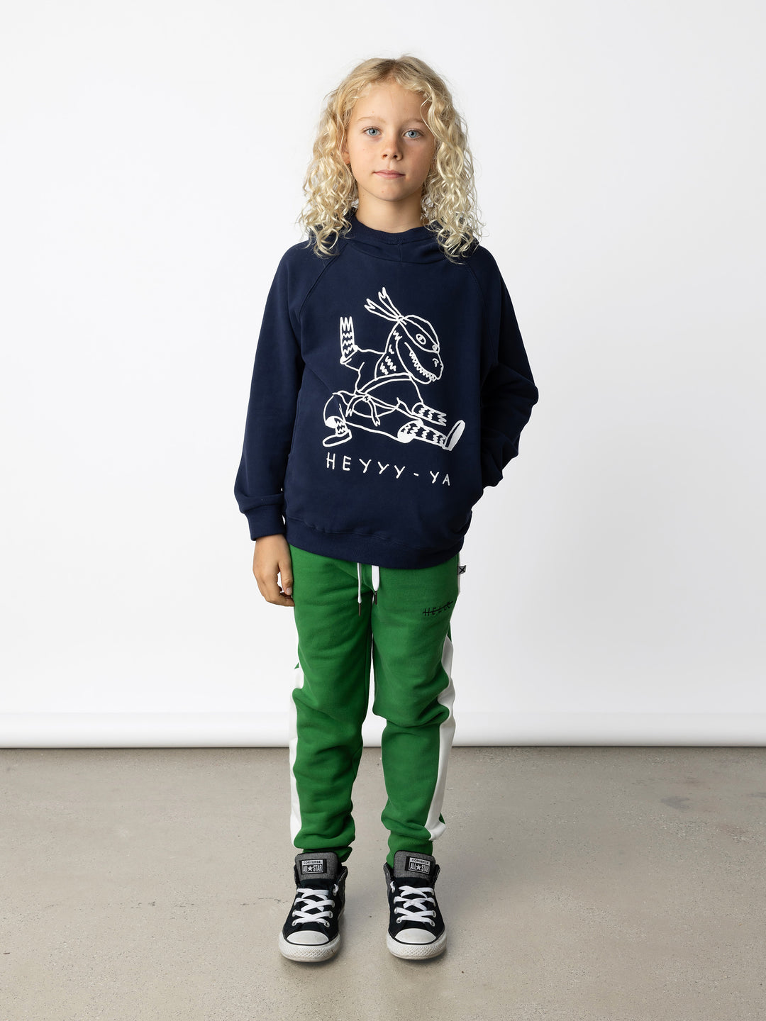 Minti kids clothing. Super comfy hoodie with side pockets and higher neck - perfect for cold days! 330 Gram // Brushed Inside // 95% Cotton // 5% Elastane.