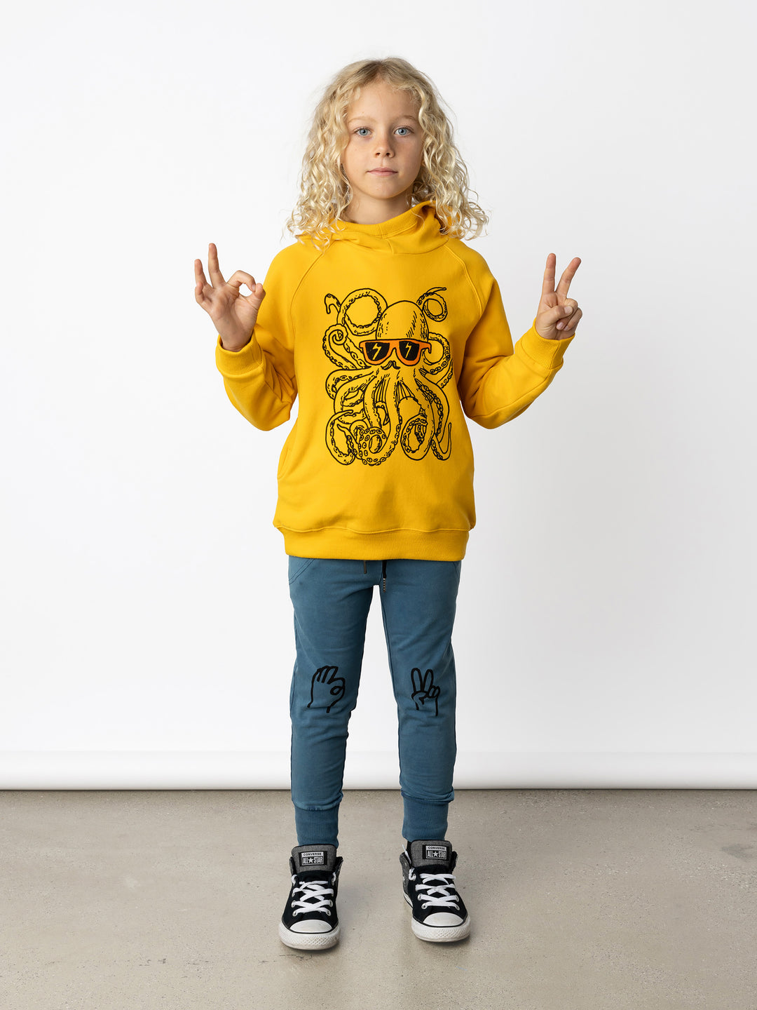 Minti kids clothing. Super comfy hoodie with side pockets and higher neck - perfect for cold days! 330 Gram // Brushed Inside // 95% Cotton // 5% Elastane.