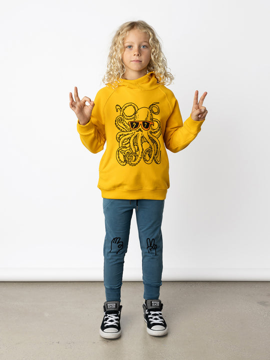 Minti kids clothing. Super comfy hoodie with side pockets and higher neck - perfect for cold days! 330 Gram // Brushed Inside // 95% Cotton // 5% Elastane.