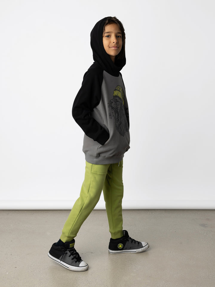 Minti kids clothing. Super comfy hoodie with side pockets and higher neck - perfect for cold days! 330 Gram // Brushed Inside // 95% Cotton // 5% Elastane.